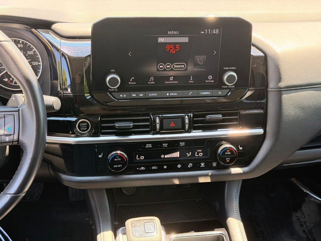 2024 Nissan Pathfinder SV