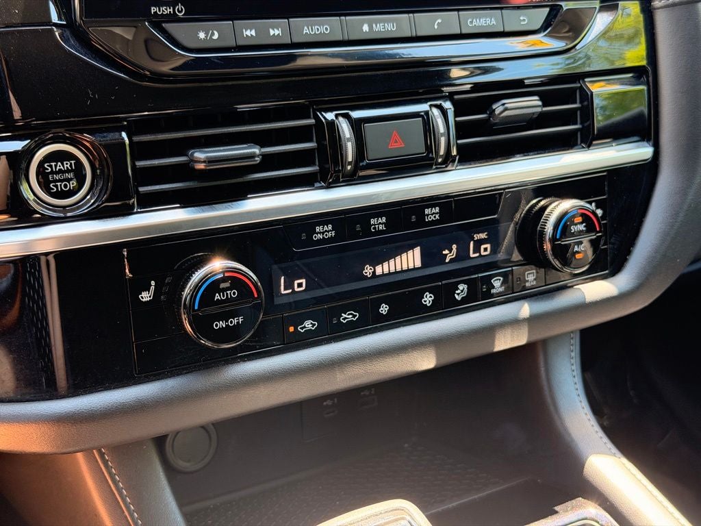 2024 Nissan Pathfinder SV