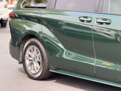2021 Toyota Sienna XLE 8 Passenger
