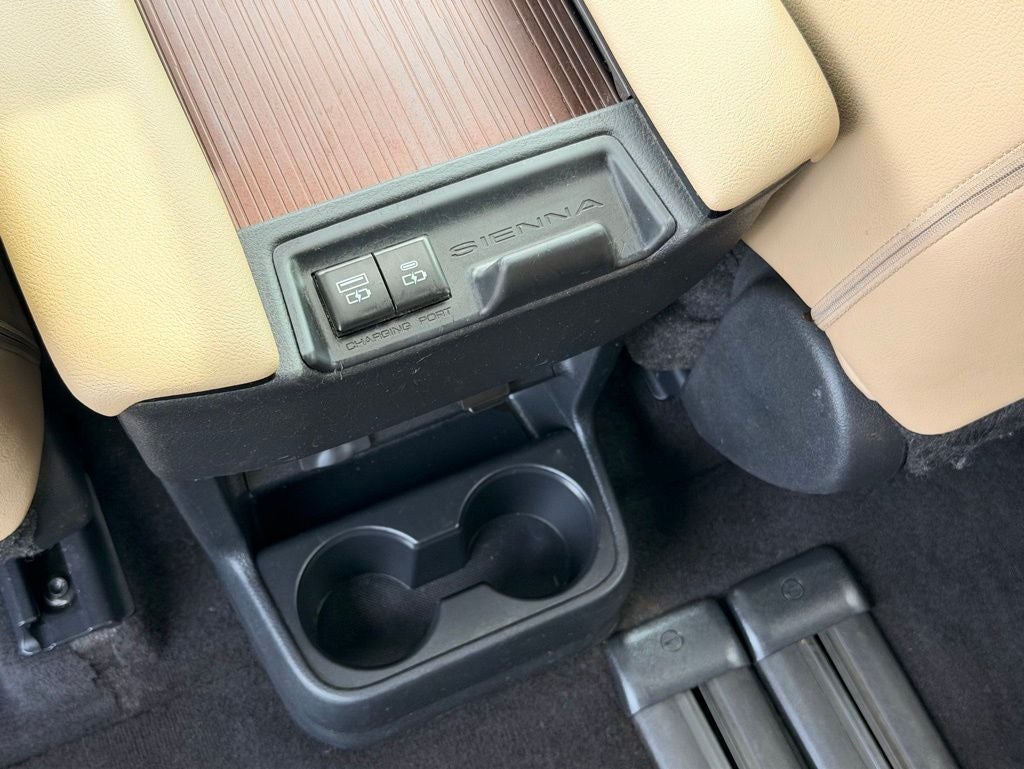 2021 Toyota Sienna XLE 8 Passenger