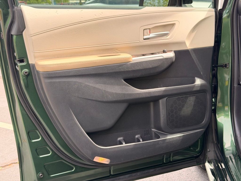 2021 Toyota Sienna XLE 8 Passenger