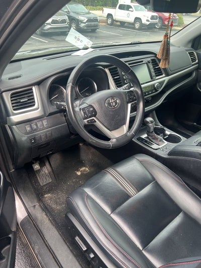 2019 Toyota Highlander SE