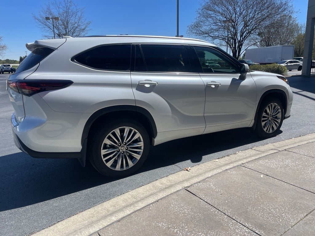 2024 Toyota Highlander Platinum
