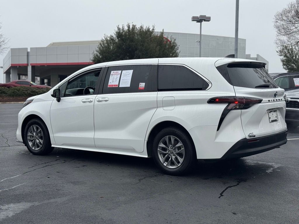 2023 Toyota Sienna LE 8 Passenger