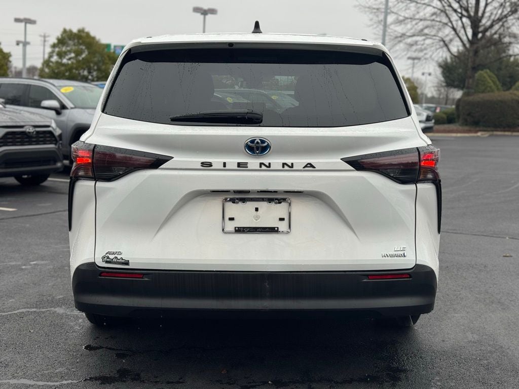 2023 Toyota Sienna LE 8 Passenger