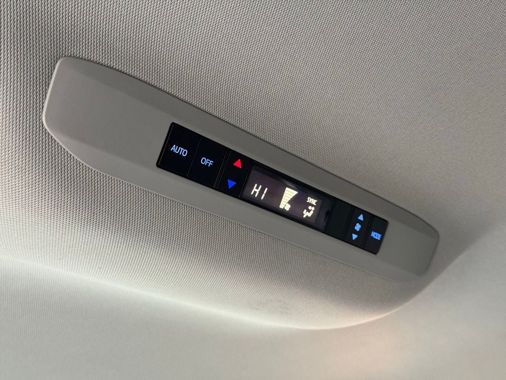 2023 Toyota Sienna LE 8 Passenger