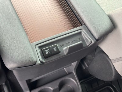 2023 Toyota Sienna LE 8 Passenger