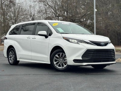 2023 Toyota Sienna LE 8 Passenger