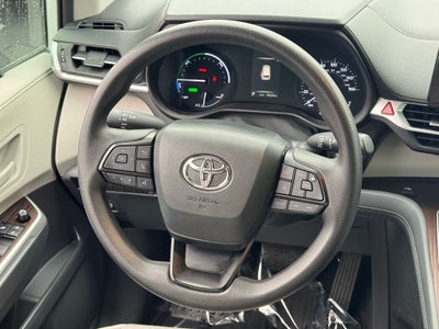 2023 Toyota Sienna LE 8 Passenger