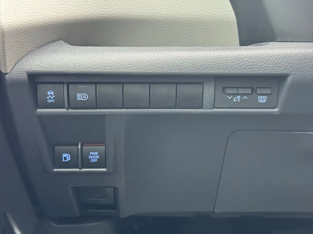 2023 Toyota Sienna LE 8 Passenger