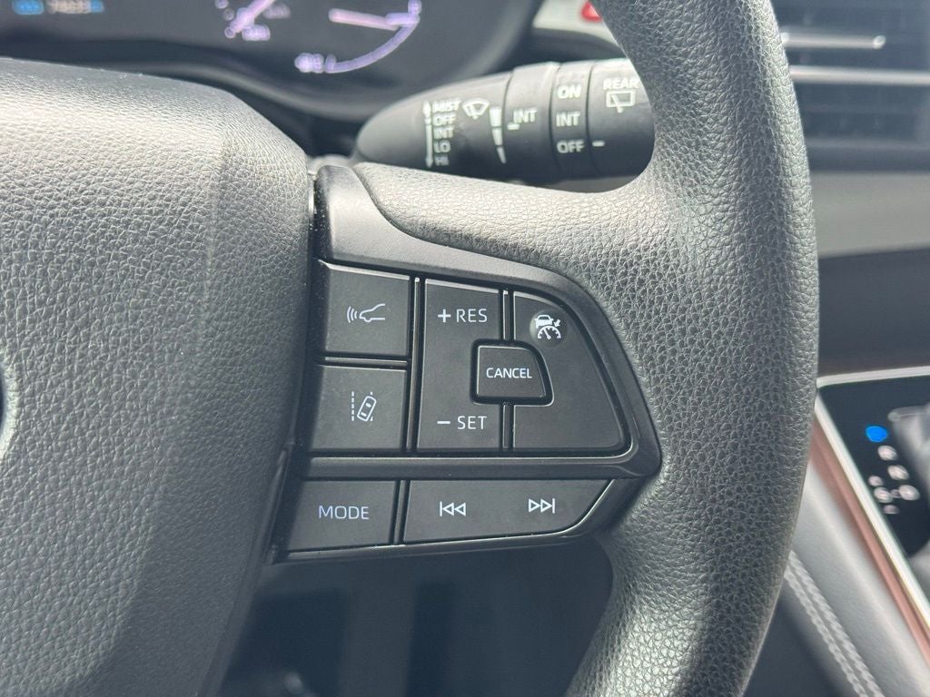 2023 Toyota Sienna LE 8 Passenger