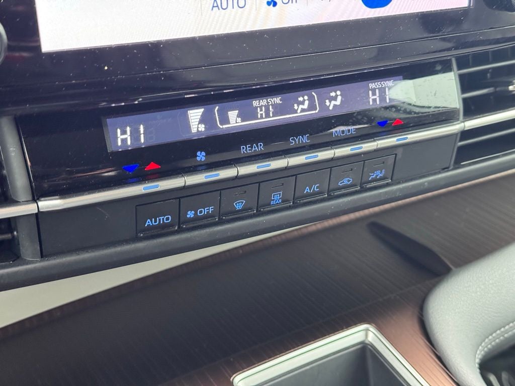 2023 Toyota Sienna LE 8 Passenger