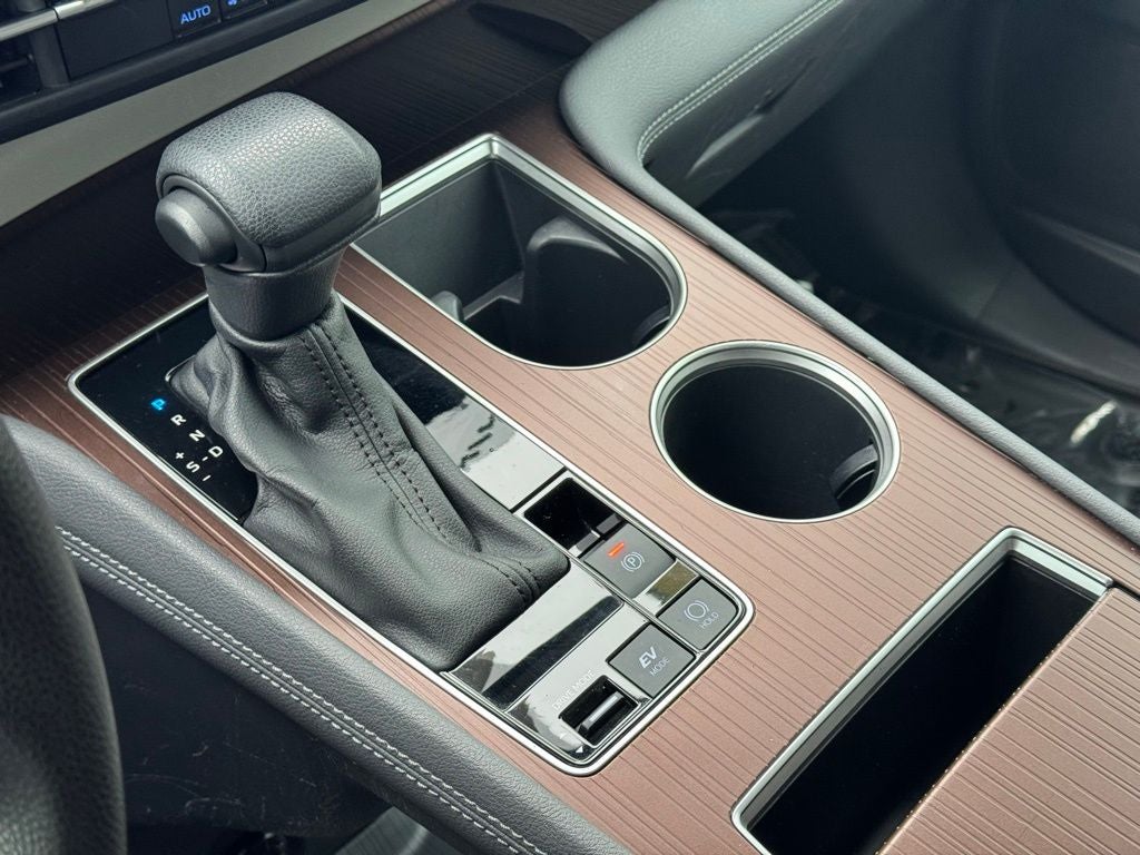 2023 Toyota Sienna LE 8 Passenger