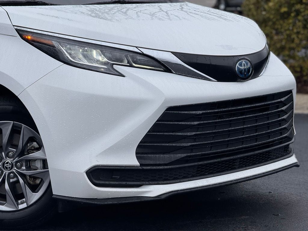 2023 Toyota Sienna LE 8 Passenger