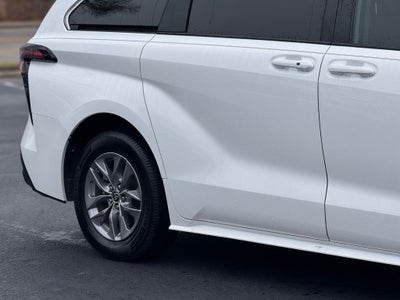 2023 Toyota Sienna LE 8 Passenger