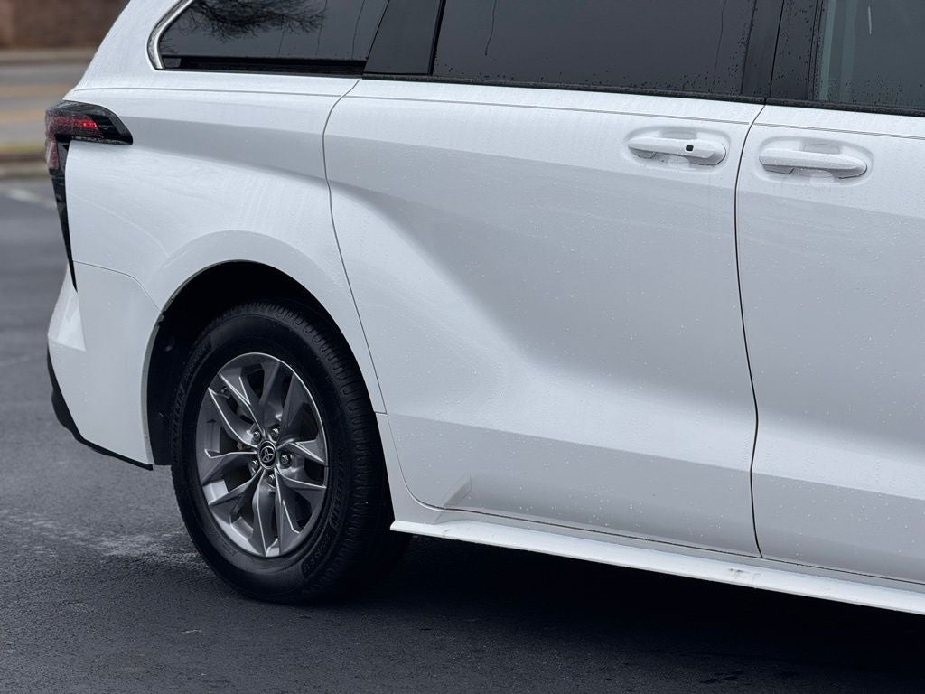 2023 Toyota Sienna LE 8 Passenger