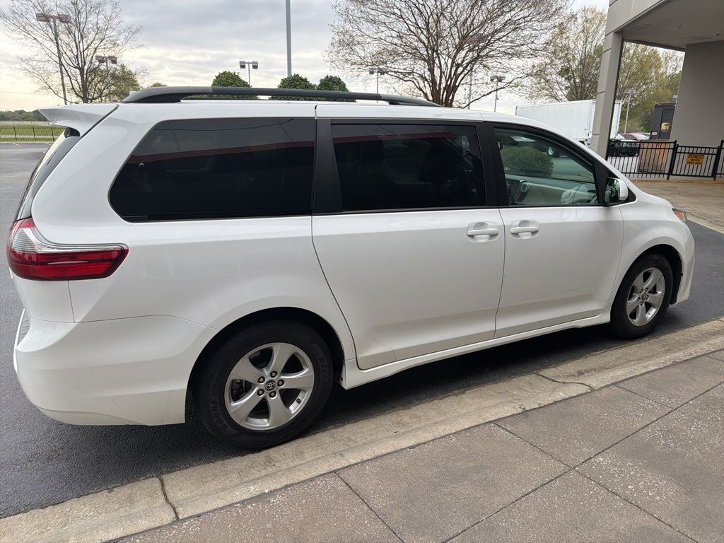 2020 Toyota Sienna LE 7 Passenger