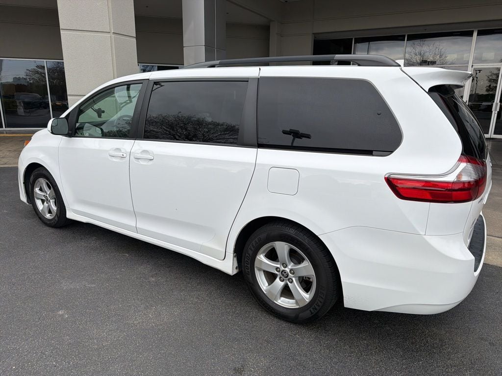 2020 Toyota Sienna LE 7 Passenger