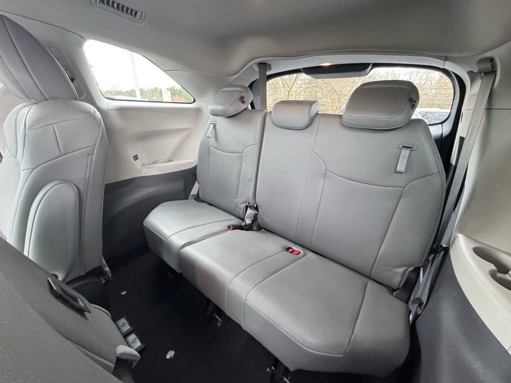 2023 Toyota Sienna XLE 8 Passenger