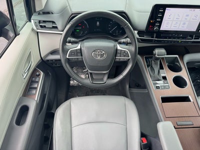 2023 Toyota Sienna XLE 8 Passenger