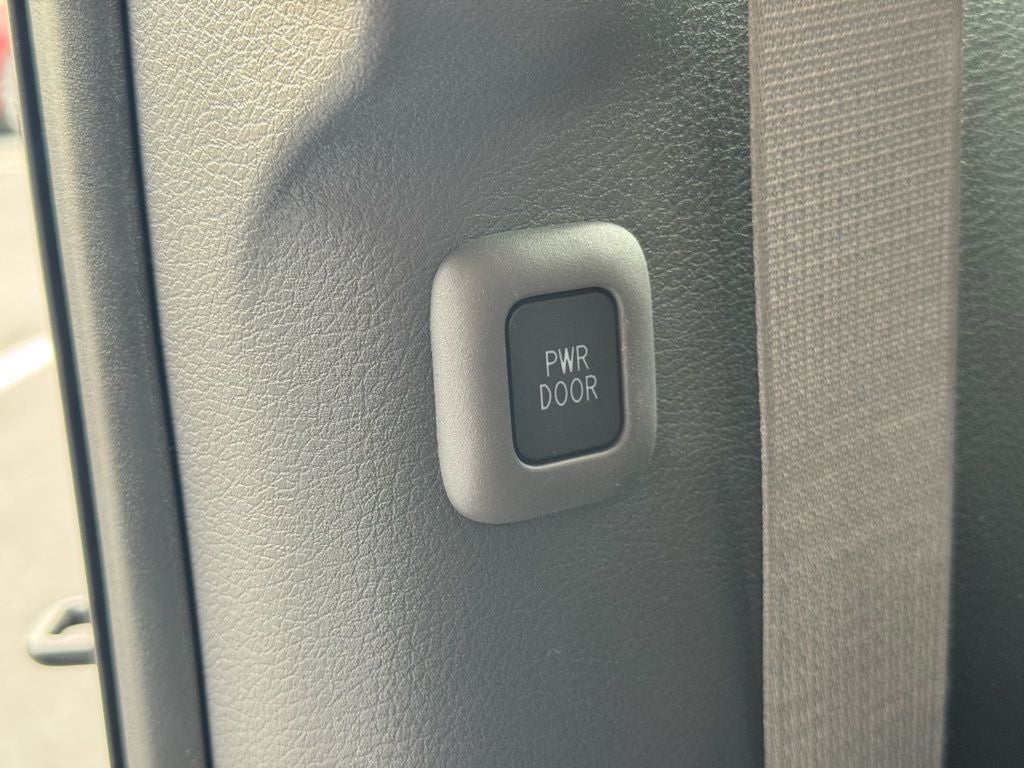 2023 Toyota Sienna XLE 8 Passenger