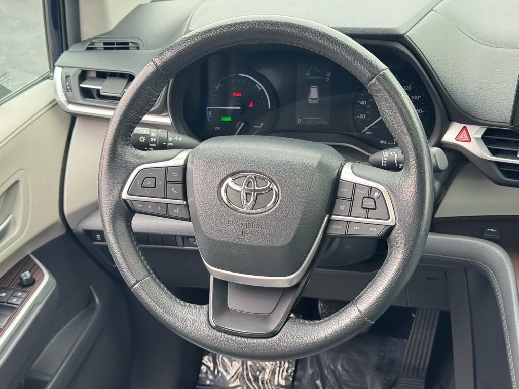 2023 Toyota Sienna XLE 8 Passenger