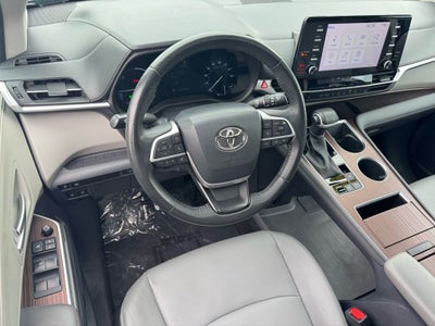 2023 Toyota Sienna XLE 8 Passenger