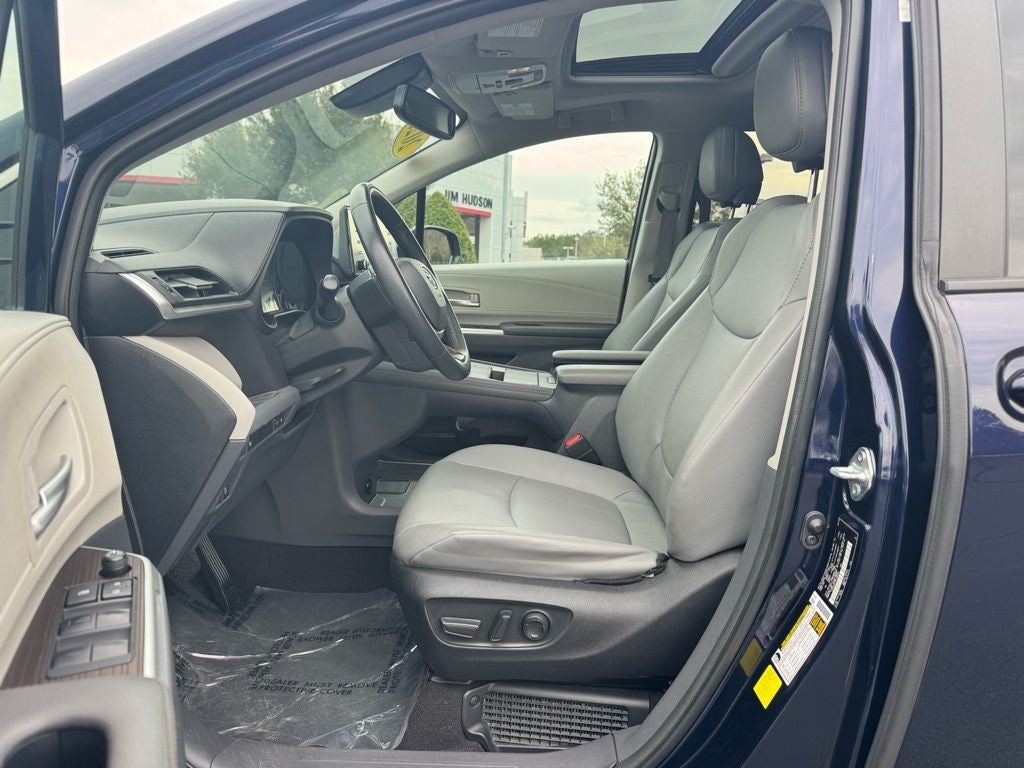 2023 Toyota Sienna XLE 8 Passenger