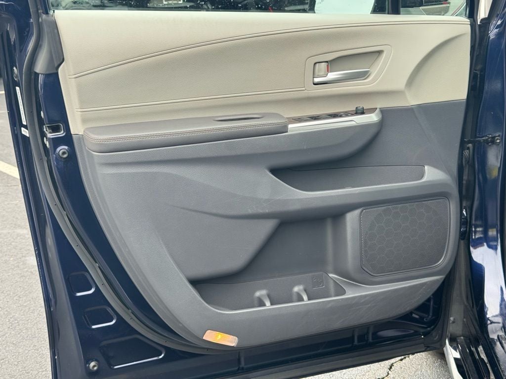 2023 Toyota Sienna XLE 8 Passenger