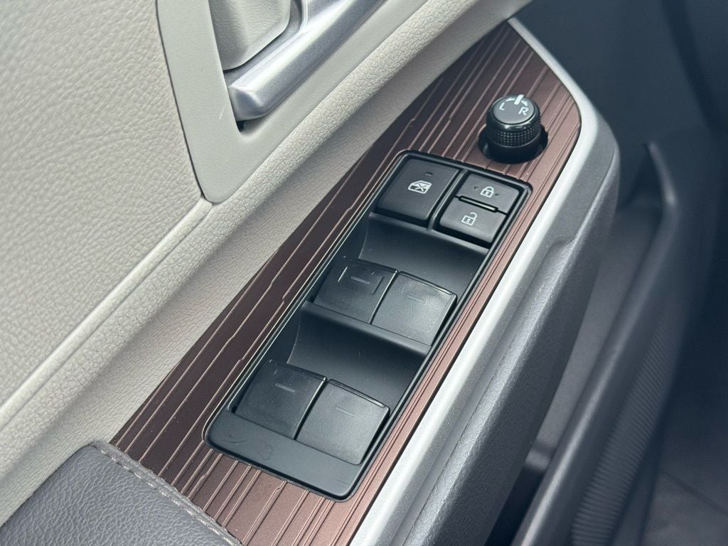 2023 Toyota Sienna XLE 8 Passenger