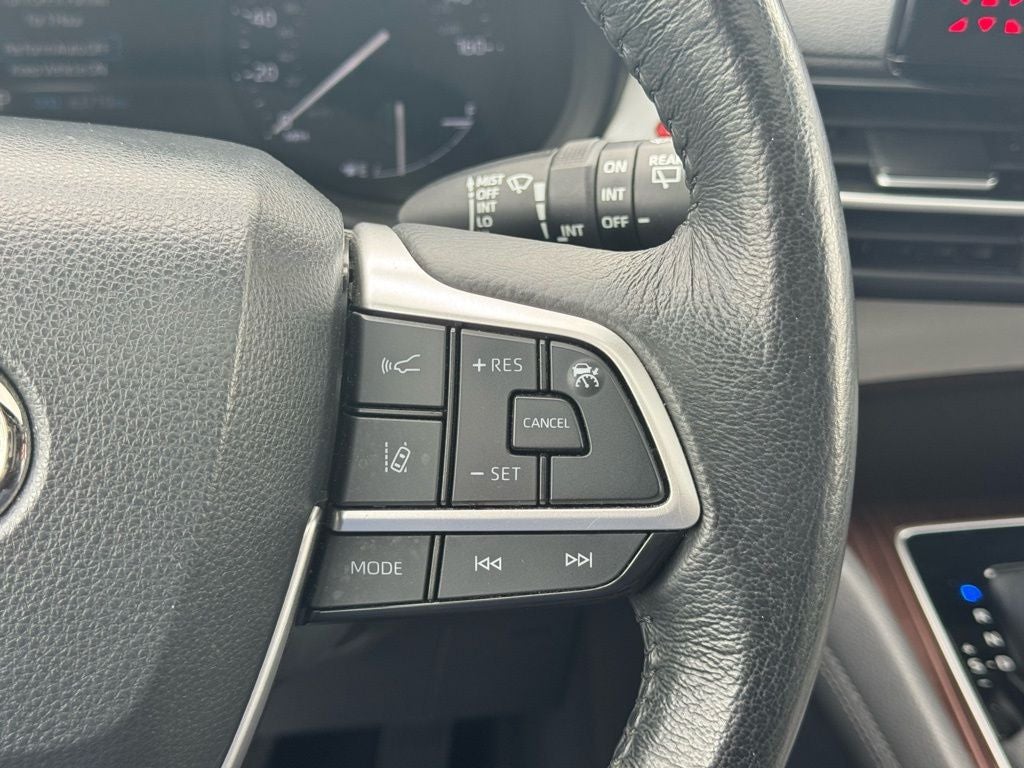 2023 Toyota Sienna XLE 8 Passenger