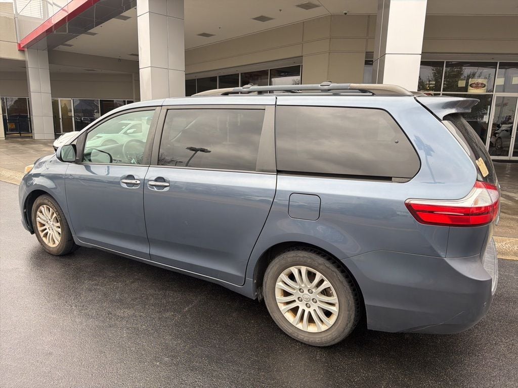 2017 Toyota Sienna XLE 8 Passenger