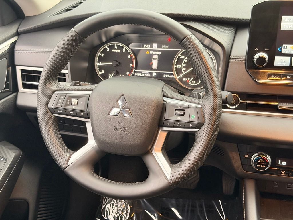 2024 Mitsubishi Outlander SE